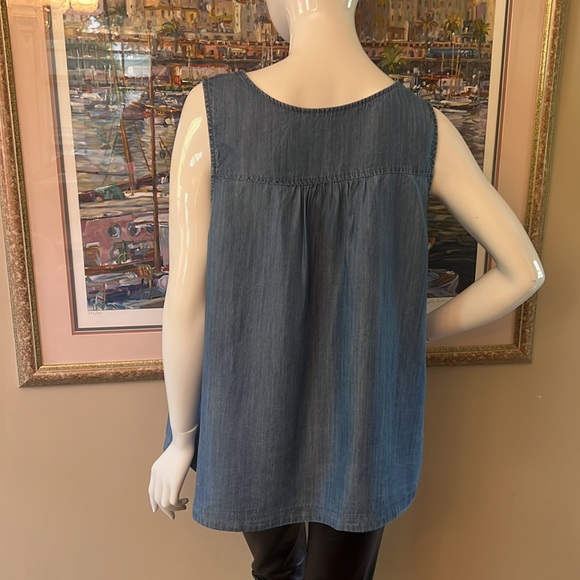 SLEEVELESS V-NECK TENCEL DENIM TOP - Picture 4 of 6